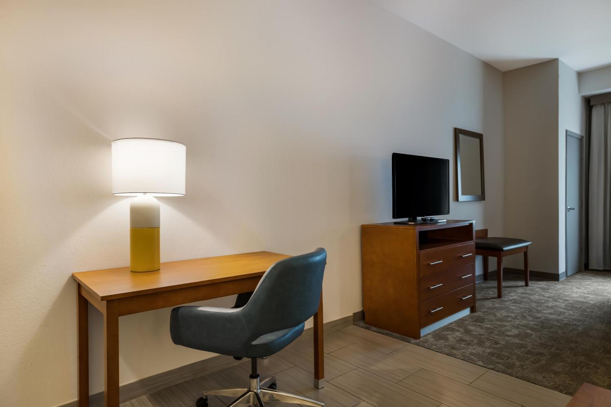 Comfort Suites Denham Springs Exterior photo