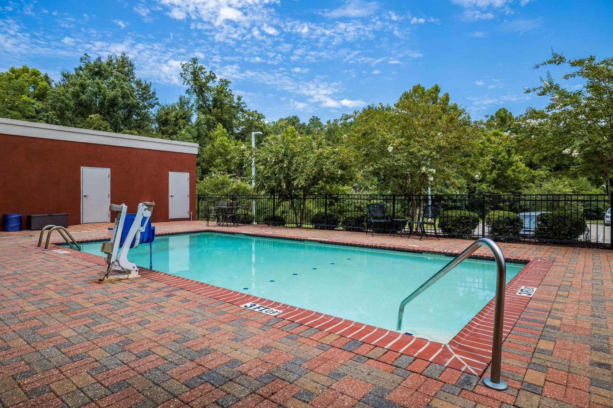Comfort Suites Denham Springs Exterior photo